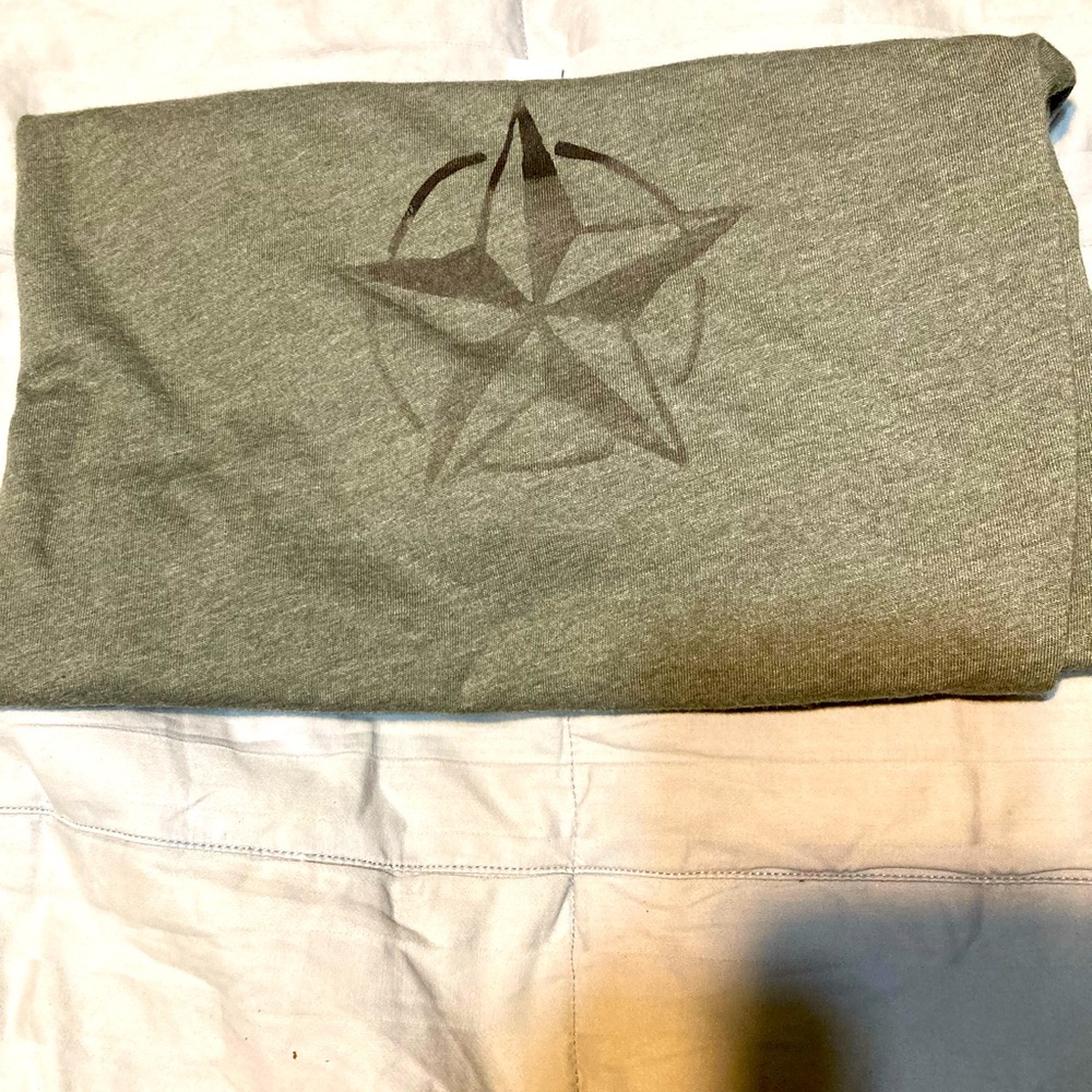 Military star t-shirt. Bella+canvas. Sizes Xs~xl.
